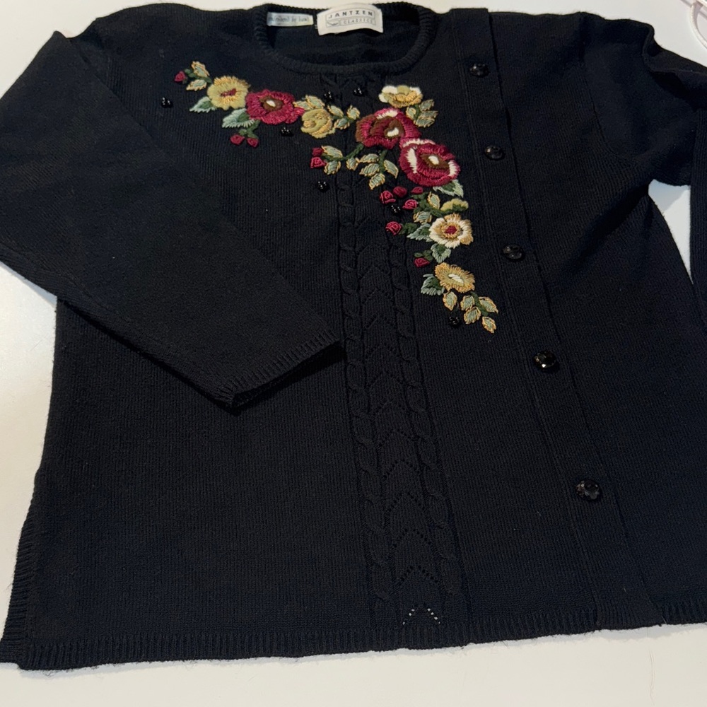 Beautiful Vintage Jantzen Black Cardigan with Floral‎ Embroidery